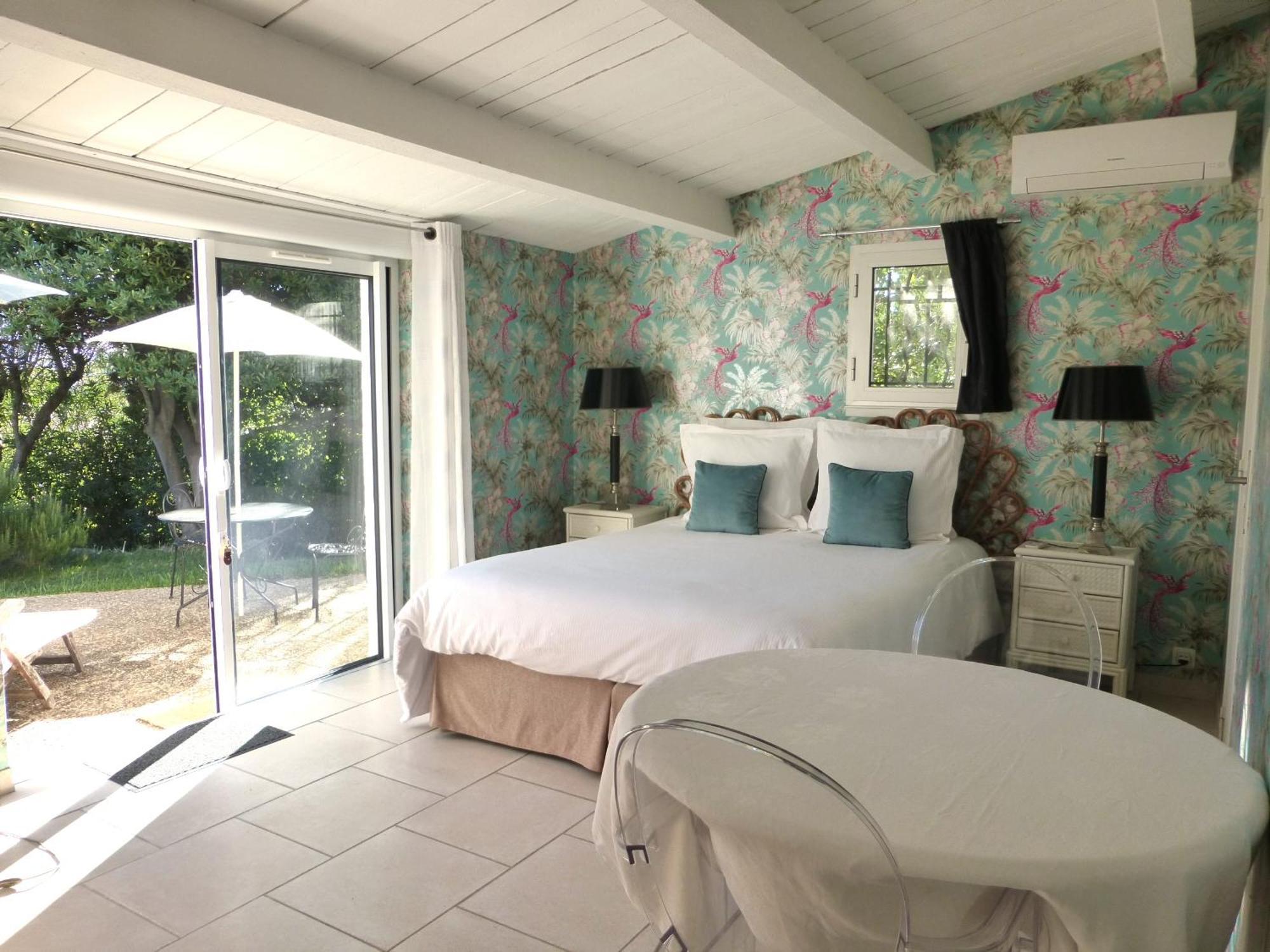 Chambre Bed And Breakfast Dans La Villa Cypra Antibes Exterior foto